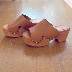 Charlotte Stone, Glenna platform, size 7, camel